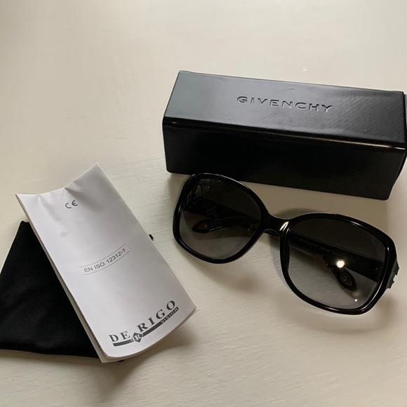 GIVENCHY Sunglasses - Picture 1 of 6